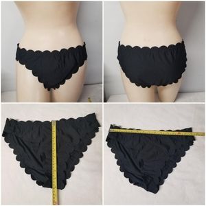 Scalloped black stretchy bikini bottom Medium